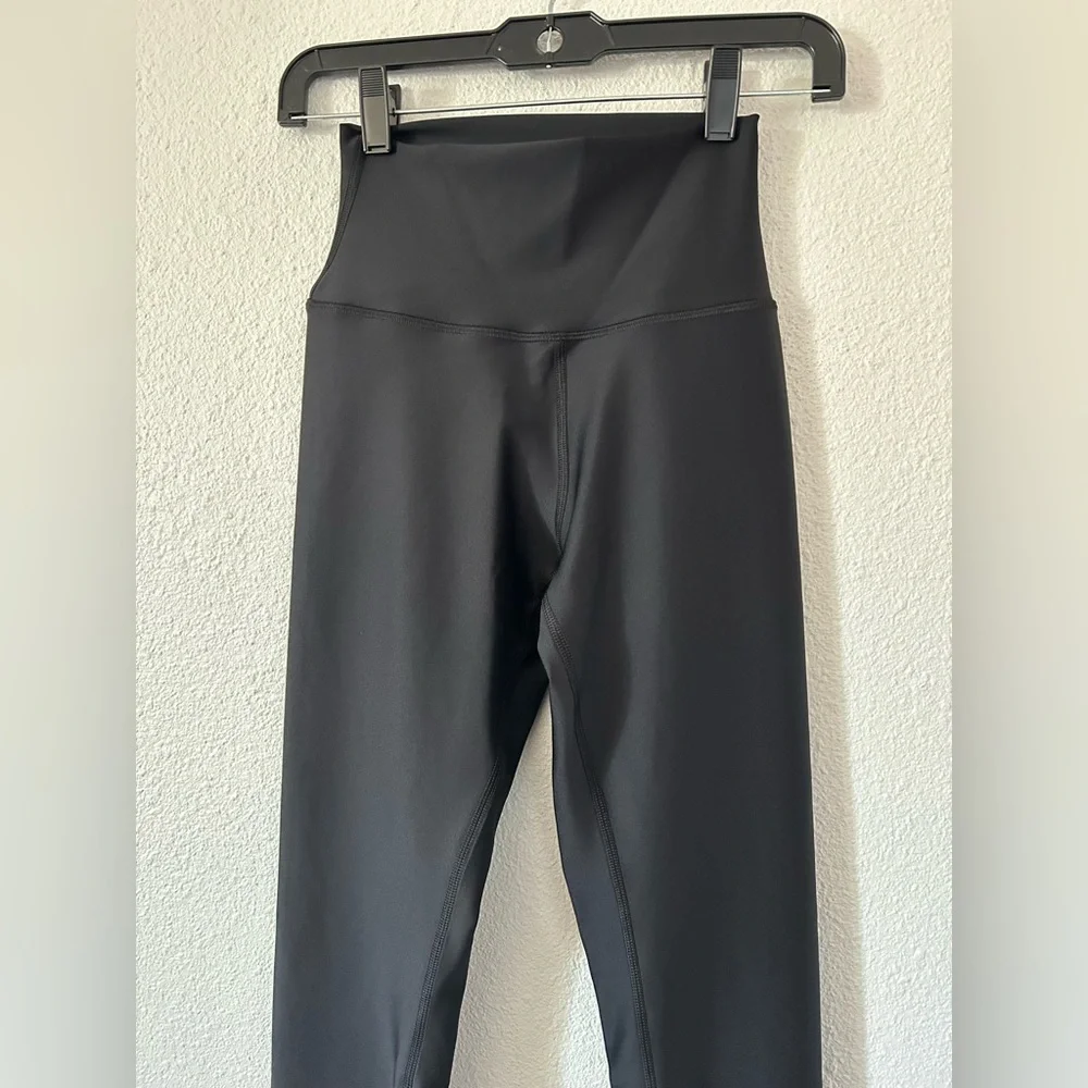 Alo yoga High-Waist Airlift Legging in black sz XXsmall